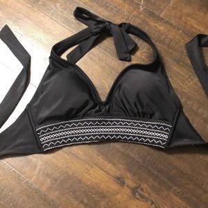 Black and White Women’s Bikini Top
